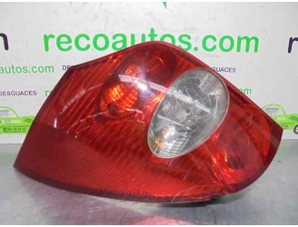 Recambio de piloto trasero izquierdo para renault laguna ii grandtour (kg0) 1.9 dci diesel referencia OEM IAM 8200002471  