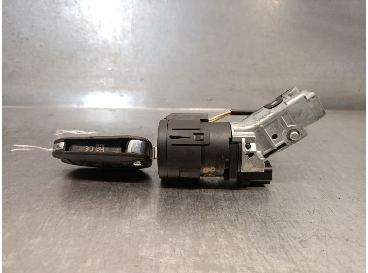 Replacement ignition switch for Peugeot 2008 I (CU_) 1.2 THP 110 / PureTech 110 OEM IAM reference 9663123380 6160C1 DEL
