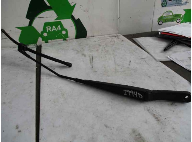 Recambio de brazo limpia delantero derecho para volkswagen golf v berlina (1k1) 1.4 16v referencia OEM IAM   