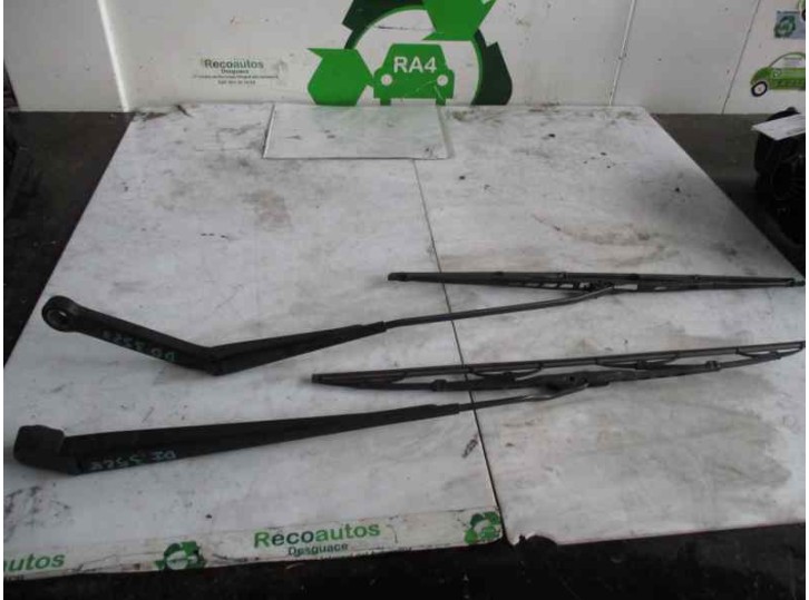 Recambio de brazo limpia delantero izquierdo para mg serie 75 (rj) 1.8 cat referencia OEM IAM 18K4F 