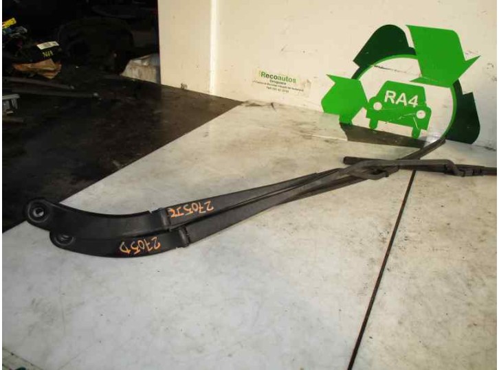 Recambio de brazo limpia delantero derecho para renault megane ii berlina 5p confort expression referencia OEM IAM 