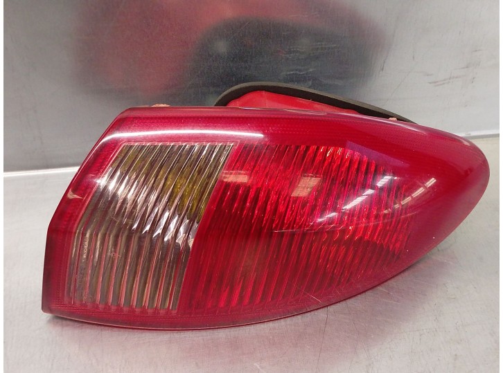 Recambio de piloto trasero derecho para alfa romeo 147 (190) 1.6 16v cat referencia OEM IAM 03323010 DE ALETA