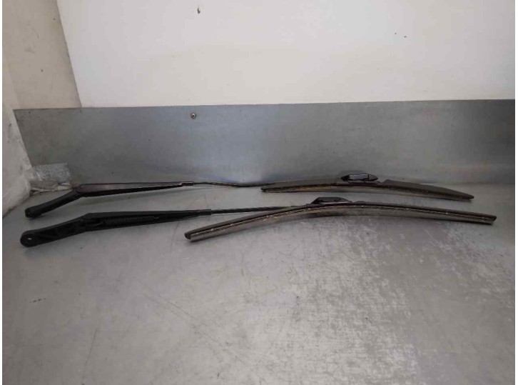 Recambio de brazo limpia delantero derecho para volkswagen caddy furgón/kombi 2.0 tdi referencia OEM IAM 2K1955410B  