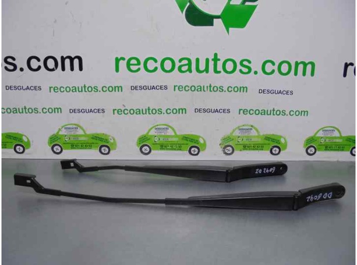 Replacement right front wiper arm for Volkswagen Passat Variant (3C5) 2.0 TDI DPF OEM IAM reference 