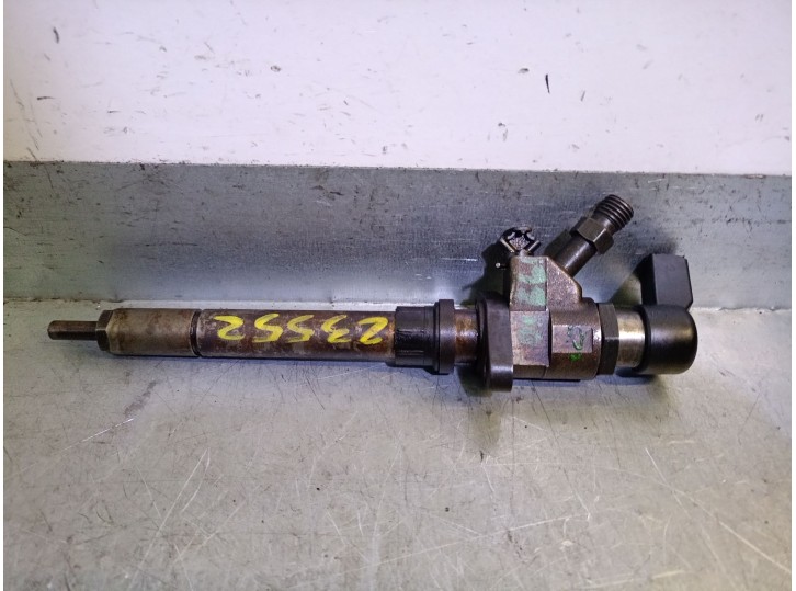 Recambio de inyector para volvo v50 familiar 2.0 diesel cat referencia OEM IAM 9647247280 SIEMENS