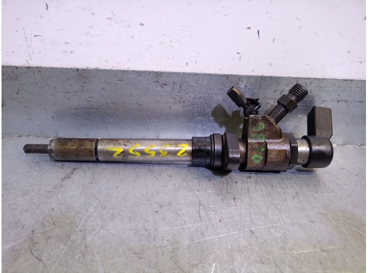 Recambio de inyector para volvo v50 familiar 2.0 diesel cat referencia OEM IAM 9647247280 SIEMENS