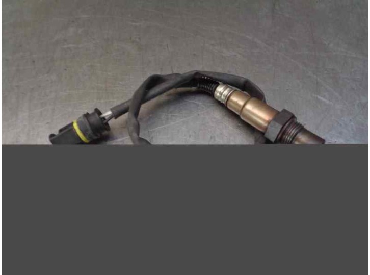 Replacement lambda sensor for Mercedes-Benz C-Class (W203) saloon 2.6 cat OEM IAM reference 0015400617 0258006181/182 BOSCH