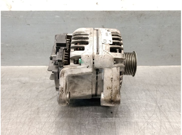 Recambio de alternador para opel vectra b berlina 2.0 dti referencia OEM IAM 90512217 6204024 746888 VALEO