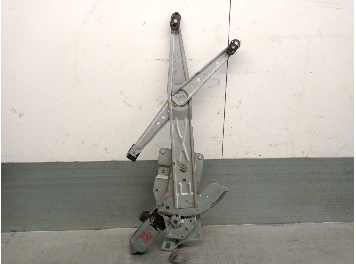 Recambio de elevalunas delantero izquierdo para renault laguna (b56) 1.8 referencia OEM IAM 7701470851 7701470851 