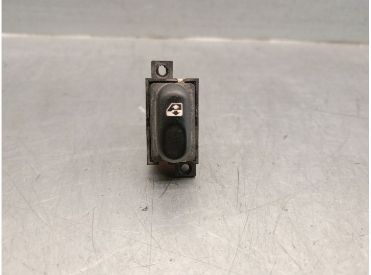 Recambio de mando elevalunas delantero derecho para renault laguna (b56) 1.8 referencia OEM IAM 7700822680 7700822680 