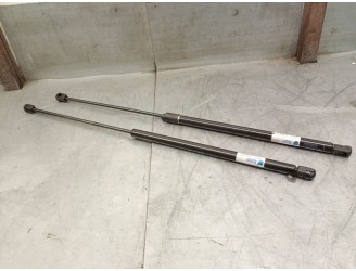 Replacement tailgate / boot lid struts for Citroën Xsara Picasso 1.6 HDi CAT (9HY / DV6TED4) OEM IAM reference 8731F1 87
