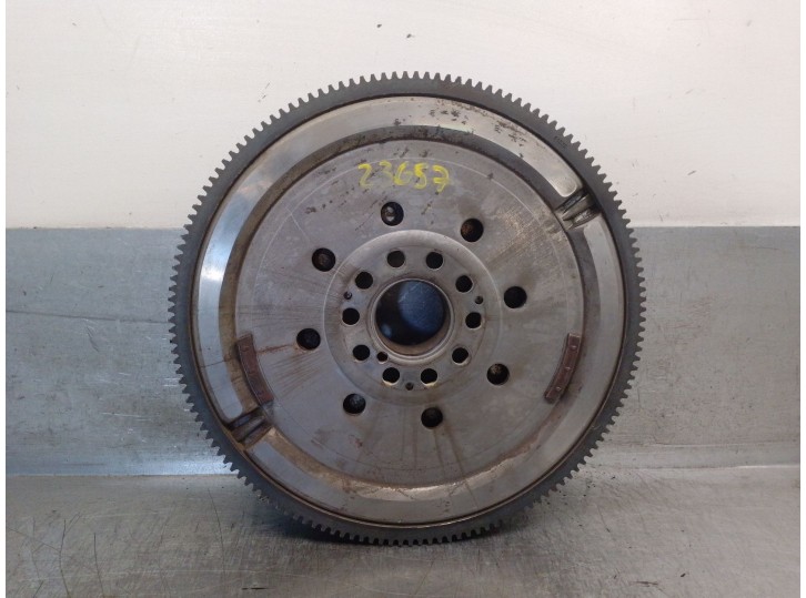 Replacement flywheel for volvo v40 familiar 2.0 turbo cat OEM IAM reference 31259331 31259331 