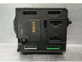 Recambio de caja reles / fusibles para renault megane iii berlina 5p 1.5 dci diesel fap referencia OEM IAM 284B17882R S180098101