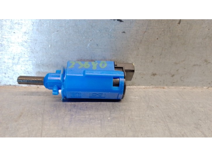 Replacement switch for Renault Twingo III (BCM_, BCA_) 0.9 tce 90 OEM IAM reference 253251679R 253251679R 