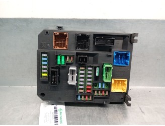 Recambio de caja reles / fusibles para peugeot 308 ii (lb_, lp_, lw_, lh_, l3_) 1.2 thp 130 referencia OEM IAM 9806687880 A2C38