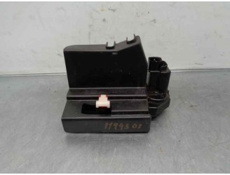 Recambio de cerradura puerta delantera izquierda para ssangyong rodius 2.7 turbodiesel cat referencia OEM IAM 7121021021 5 PINES