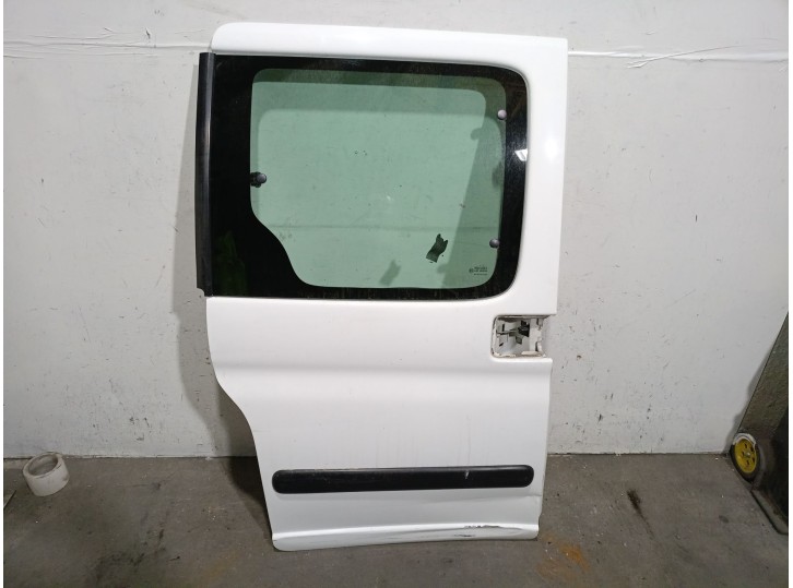 Recambio de puerta lateral corredera derecha para citroën berlingo 1.9 diesel referencia OEM IAM 9008E5 9008E5 