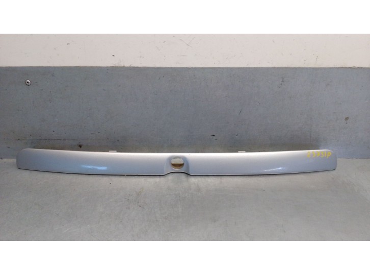 Recambio de maneta exterior porton para audi a4 berlina (b5) 1.8 20v turbo referencia OEM IAM 8D5827576B 8D5827576G 