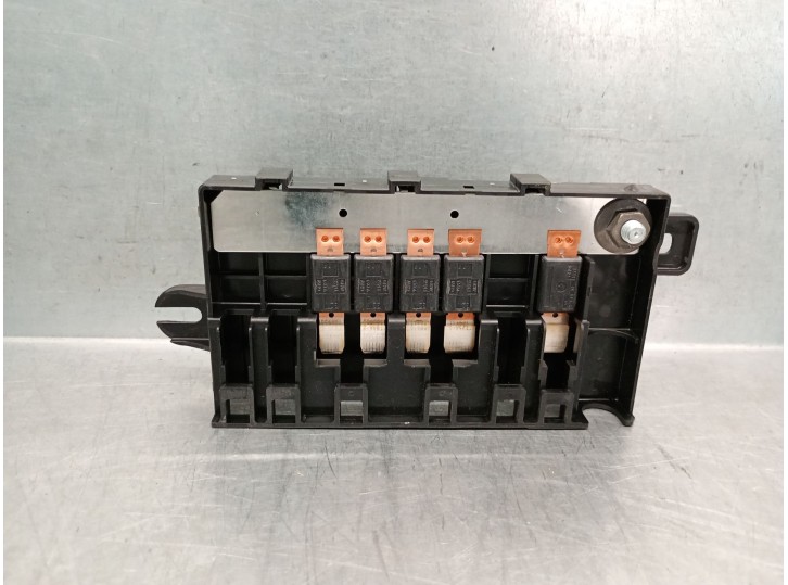 Recambio de caja reles / fusibles para bmw serie 3 lim. (f30) 318d referencia OEM IAM 10688710 