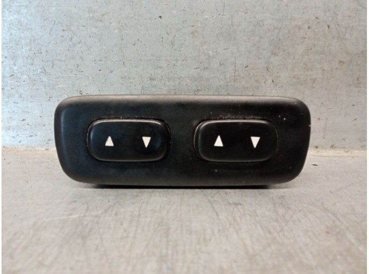 Recambio de mando elevalunas delantero derecho para hyundai accent (x3) 1.5 12v cat referencia OEM IAM 9357022000 9357022000 