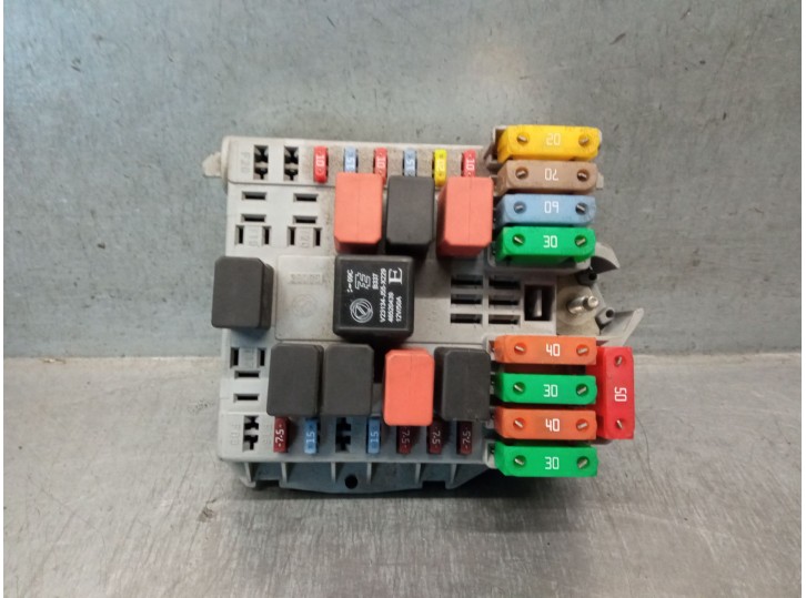 Recambio de caja reles / fusibles para fiat linea (323_, 110_) 1.6 d multijet referencia OEM IAM 51815360 51815360 