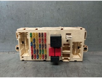 Recambio de caja reles / fusibles para alfa romeo 147 (190) 1.6 16v cat referencia OEM IAM 60698109 4ERDX3LCE 501204220020 MAGNE