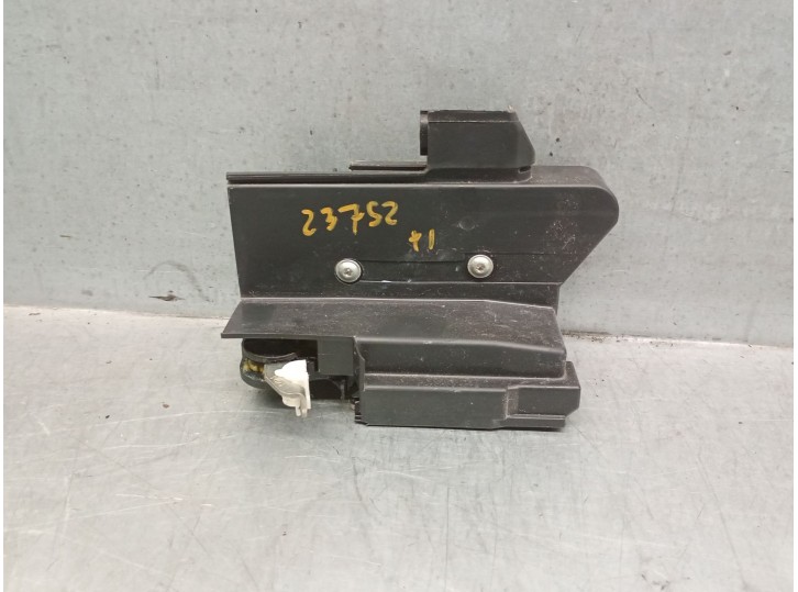 Recambio de cerradura puerta trasera izquierda para dacia sandero iii 1.0 tce 90 referencia OEM IAM 825033052R 825033052R 