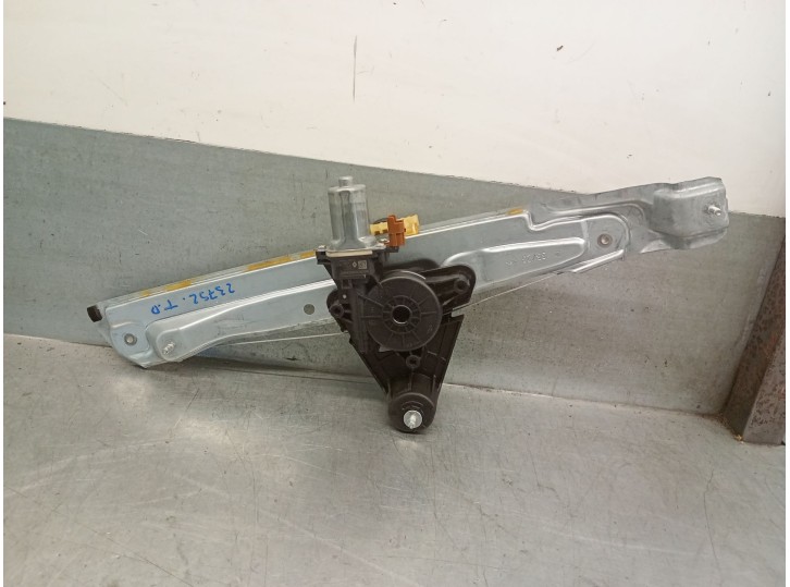 Recambio de elevalunas trasero derecho para dacia sandero iii 1.0 tce 90 referencia OEM IAM 827203180R 827203180R 