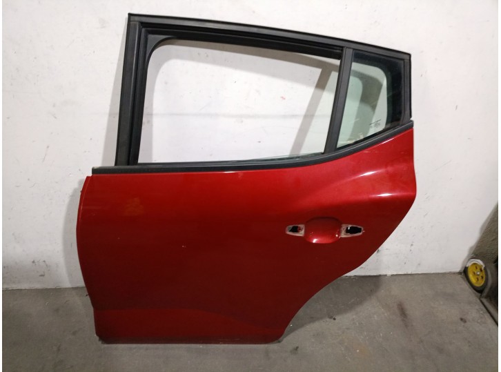 Recambio de puerta trasera izquierda para dacia sandero iii 1.0 tce 90 referencia OEM IAM 821016131R 821016131R 
