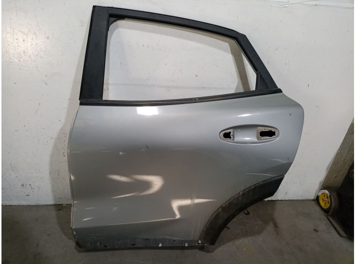 Recambio de puerta trasera izquierda para ford puma 1.0 ecoboost cat referencia OEM IAM 2405669 2405669 