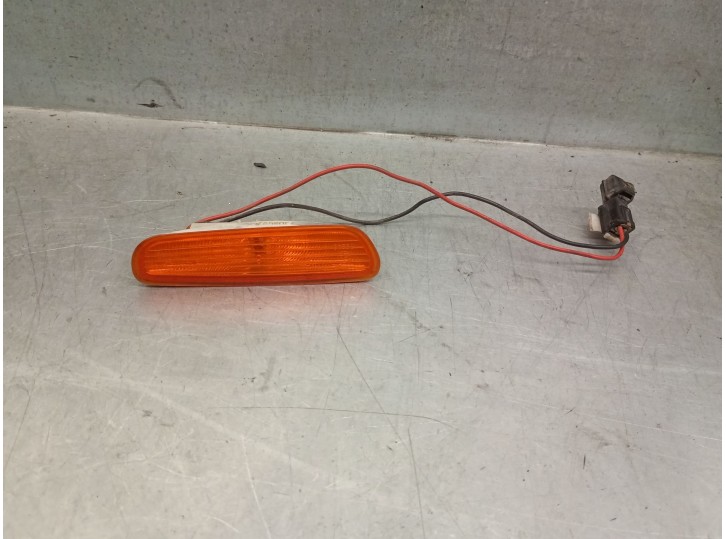 Recambio de piloto lateral derecho para volvo s40 berlina 1.8 cat (1834 cm3) referencia OEM IAM 30859367 30613666 