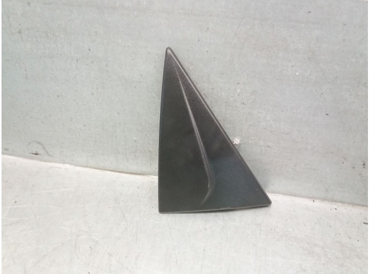 Recambio de molduras traseras para dacia sandero iii 1.0 tce 90 referencia OEM IAM 960328021R 960328021R 