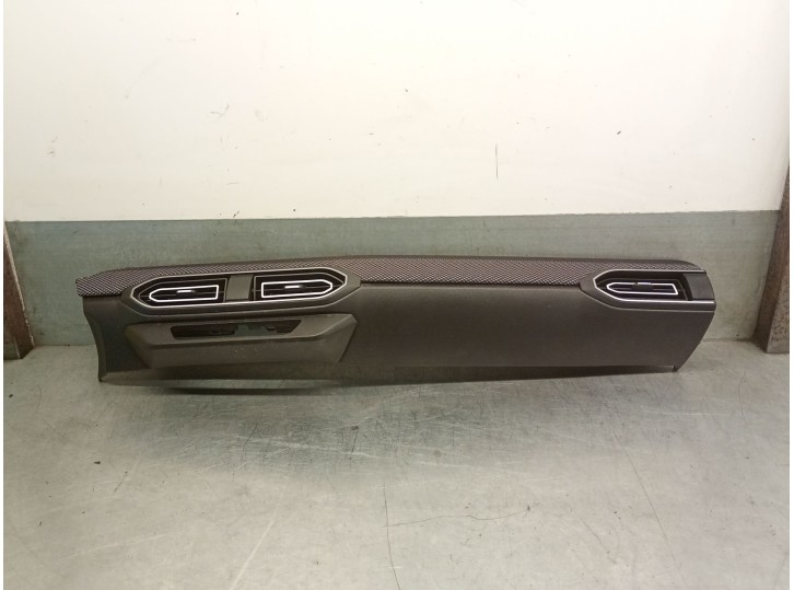 Recambio de rejilla aireadora para dacia sandero iii 1.0 tce 90 referencia OEM IAM 683101161R 683101161R 