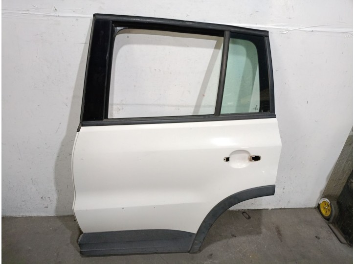 Recambio de puerta trasera izquierda para volkswagen tiguan (5n_) 2.0 tdi referencia OEM IAM 5N0833055A 5N0833055A 