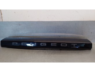 Recambio de molduras traseras para peugeot 2008 ii (ud_, us_, uy_, uj_, ur_, uc_) 1.2 puretech 100 referencia OEM IAM 9825956380