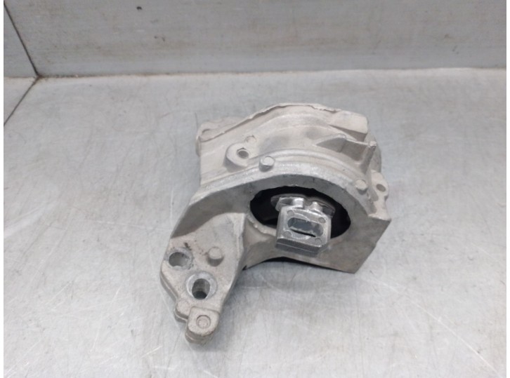 Replacement left engine mount for Peugeot 407 2.2 CAT OEM IAM reference 181398 181398 