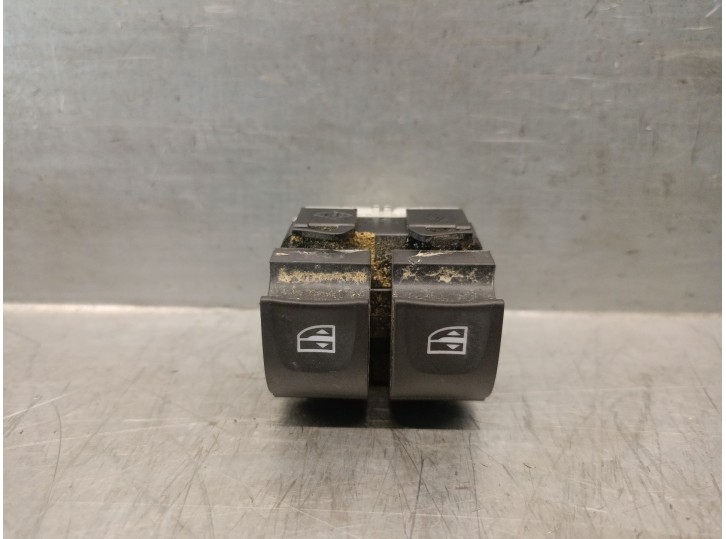 Replacement front left window lift control for Dacia Sandero III 1.0 TCe 90 OEM IAM reference 254112588R 254112588R 