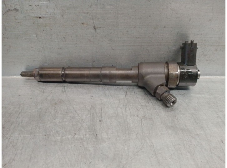 Recambio de inyector para fiat panda (169) 1.3 jtd cat referencia OEM IAM 0445110083 0445110083 BOSCH