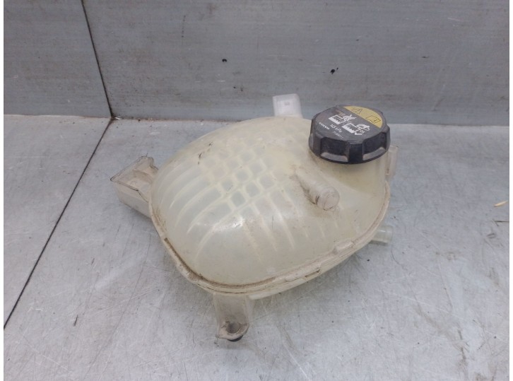 Replacement expansion tank for Volvo XC40 (536) D4 AWD OEM IAM reference 31439768 32138752 