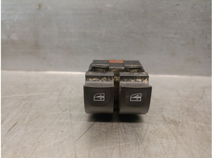 Replacement front left window lift switch for Dacia Sandero III 1.0 TCe 90 OEM IAM reference 254113300R 254113300R 