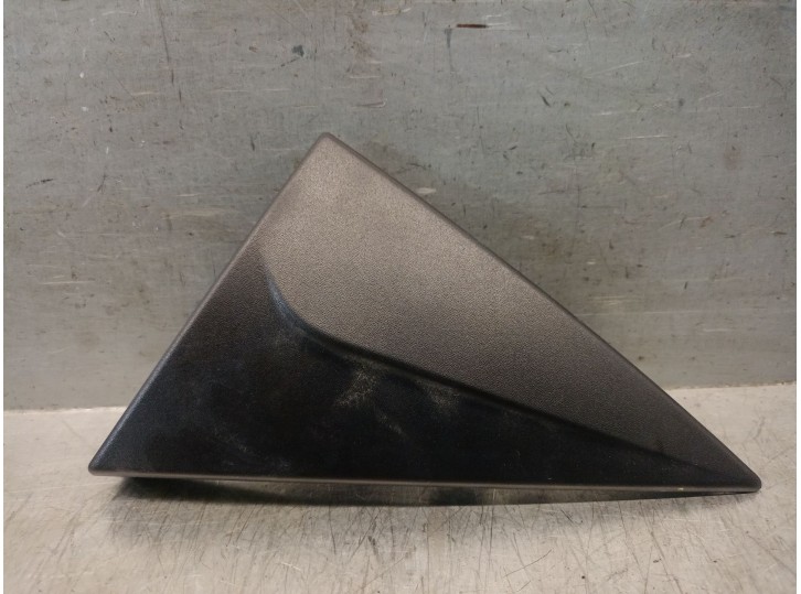 Recambio de molduras traseras para dacia sandero iii 1.0 tce 90 referencia OEM IAM 960328021R 960328021R 