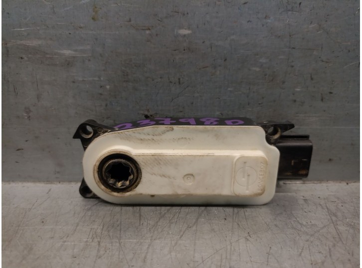 Recambio de motor apertura trampillas climatizador para dacia sandero iii 1.0 tce 90 referencia OEM IAM 6477R1012 