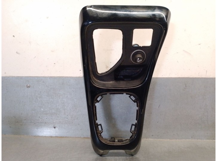 Recambio de consola central para jeep compass (mp, m6, mv, m7) 2.0 crd 4x4 referencia OEM IAM 6MW42DX8AA 6MW42DX8AA 