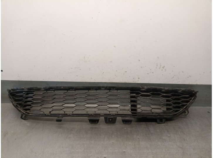 Recambio de rejilla delantera para dacia sandero iii 1.0 tce 90 referencia OEM IAM 601971468R 601971468R 