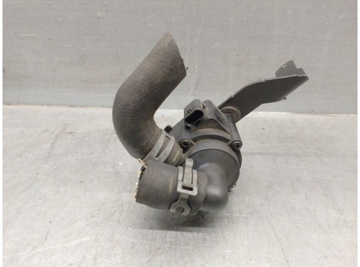 Recambio de bomba agua para seat leon (1p1) 1.6 tdi referencia OEM IAM 5N0965561  701713181 PIERBURG