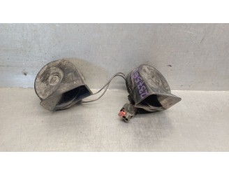 Replacement horn for Jeep Compass (MP, M6, MV, M7) 2.0 CRD 4x4 OEM IAM reference 68257521AB 68257521AB 