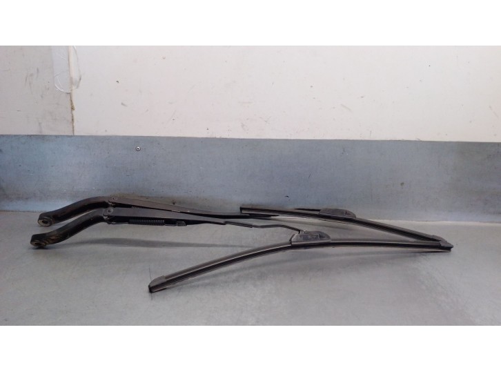 Recambio de brazo limpia delantero derecho para jeep compass (mp, m6, mv, m7) 2.0 crd 4x4 referencia OEM IAM 89813772 68359566AB
