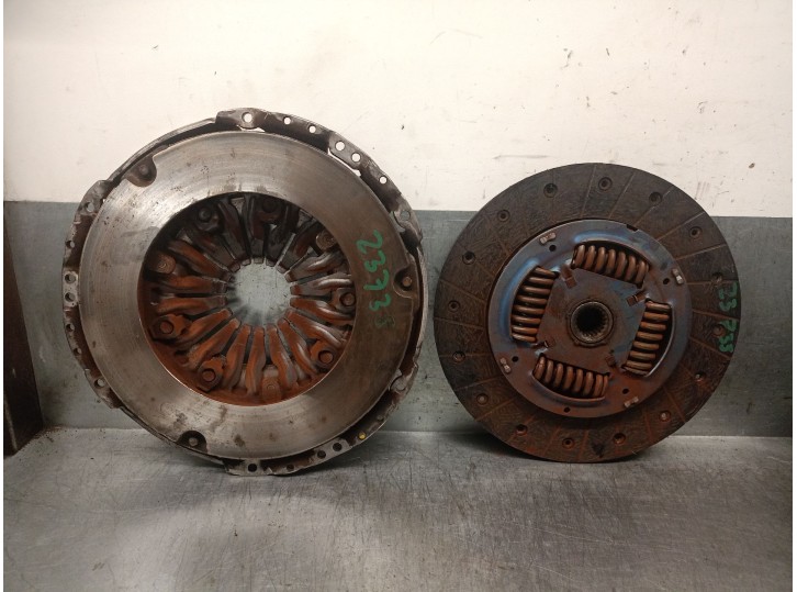 Recambio de kit embrague para hyundai tucson (tl, tle) 1.7 crdi referencia OEM IAM 4130032401 4130032401 VALEO