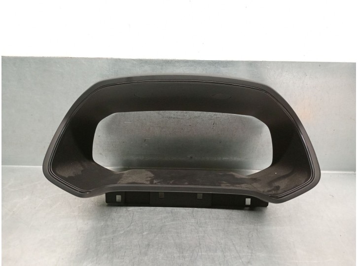 Replacement trim for Renault Captur II (HF_) TCe 90 (HFM6) OEM IAM reference 682409333R 