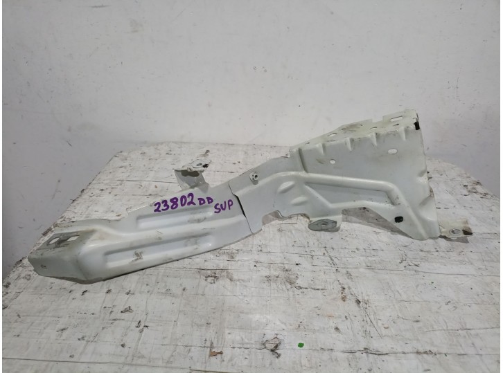 Replacement right headlight bracket for Volvo XC40 (536) D4 AWD OEM IAM reference 31651423 31651423 31457752